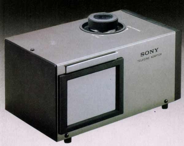 Adapter zum &uuml;berspielen von Dias und Schmalfilm auf Video