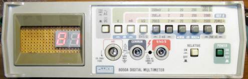 2 LED-Displays im Geh&auml;use